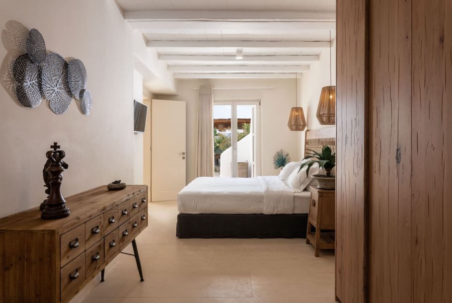 villa bedroom private