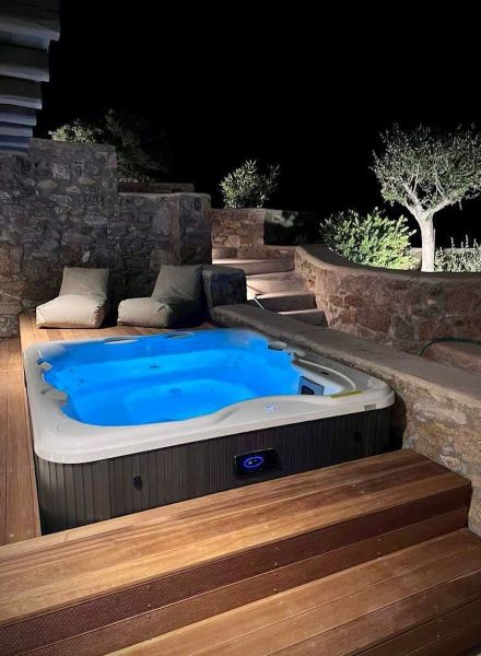 private jacuzzi mykonos